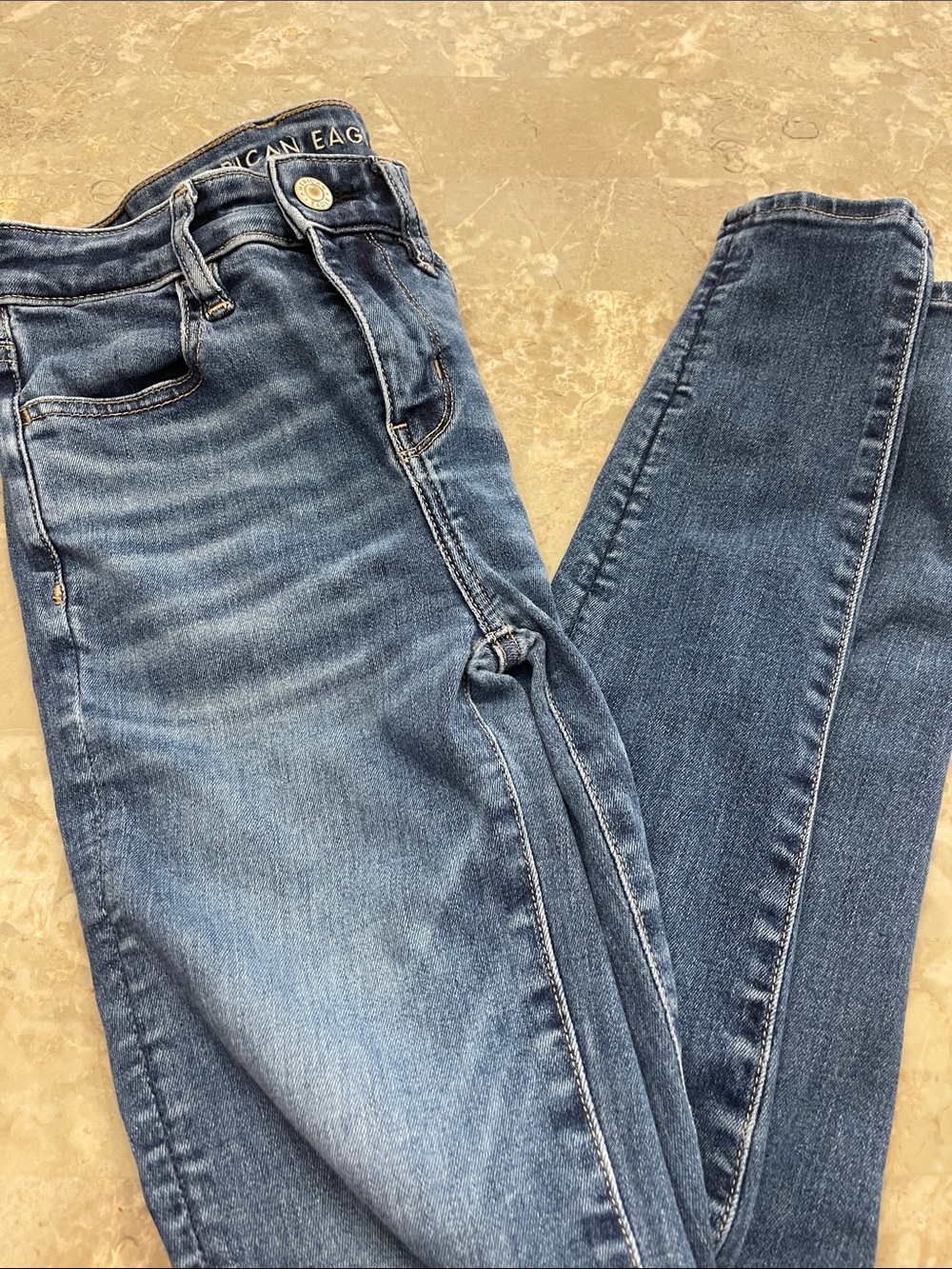American Eagle Outfitters Women’s Light-Mid Blue High rise jegging